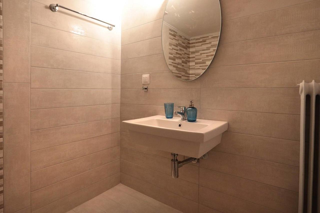Pale Coloured Apt In Athens Historic Centre Bagian luar foto