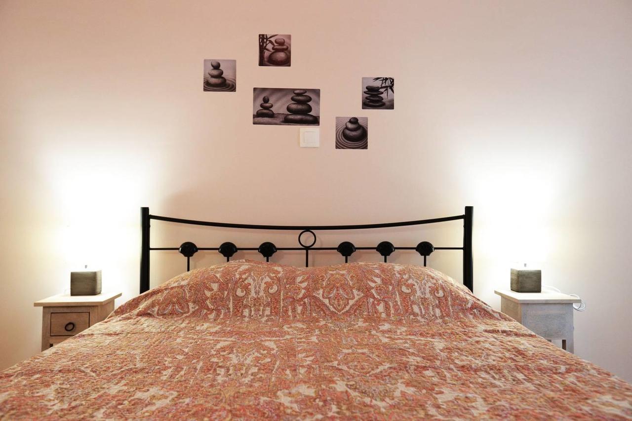 Pale Coloured Apt In Athens Historic Centre Bagian luar foto